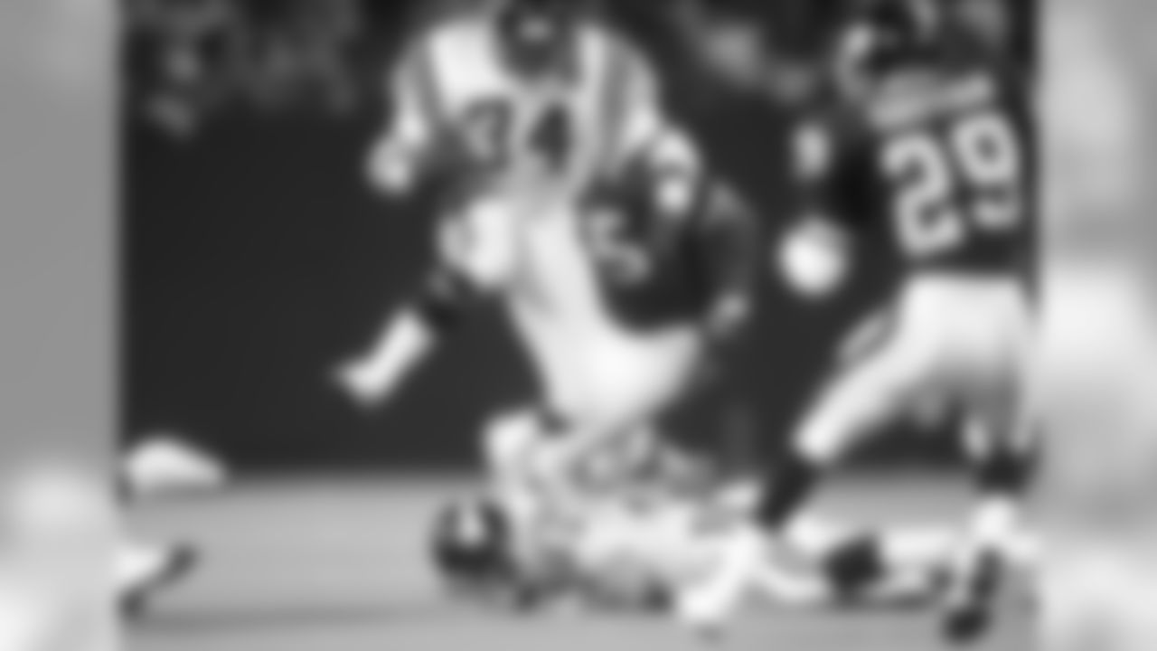 Minnesota Vikings running back Herschel Walker (34) leaps over a fallen teammate during an NFL football game against the New York Giants in November 1989. (AP Photo / Al Messerschmidt)