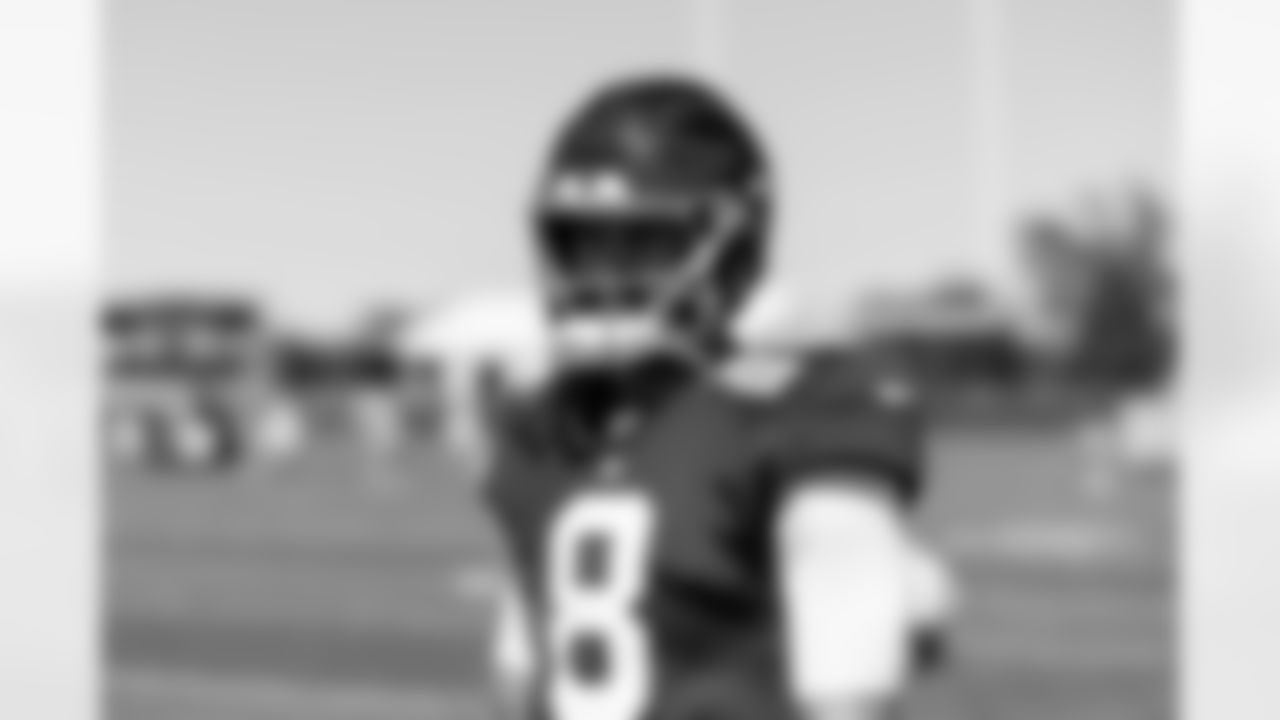 QB Daniel Jones (8)