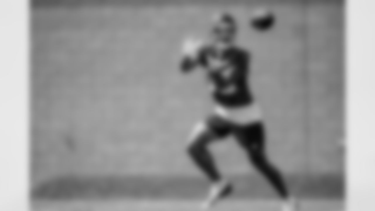WR Isaiah Hodgins (18)